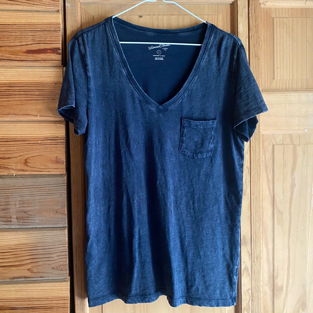 Universal Threads V-Neck